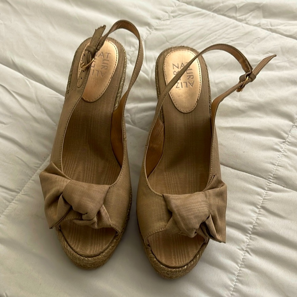 Naturalize Sandals like new!